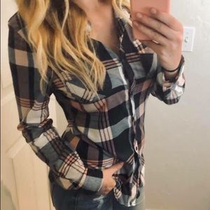 Size Medium Navy/Mauve Plaid Button Down